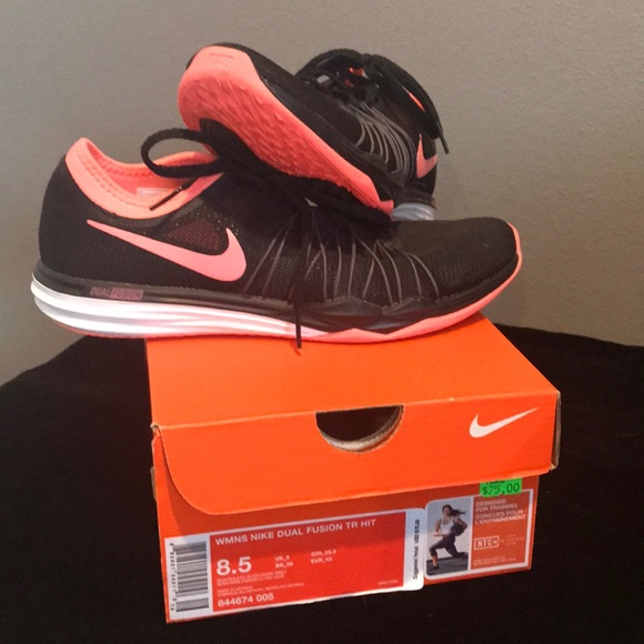 nike dual colour shoes